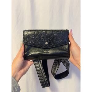 The Sak Redwood Smartphone Crossbody with Strap Black